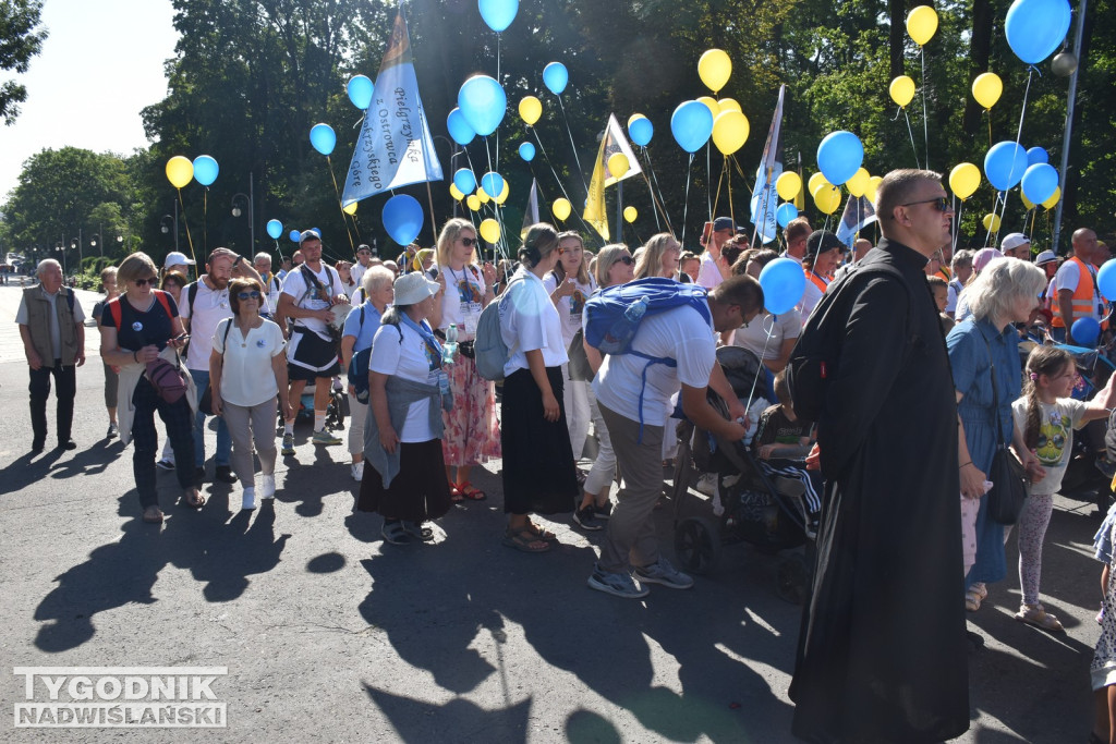 Wejście pielgrzymki na Jasną Górę