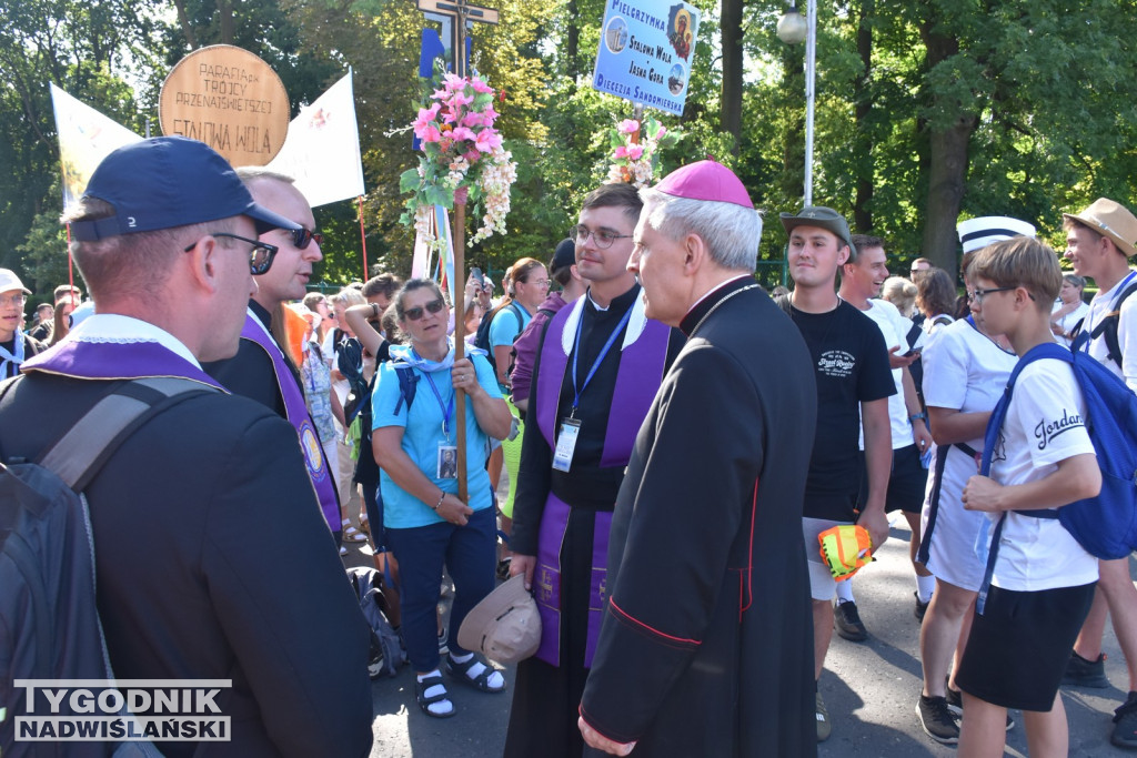 Wejście pielgrzymki na Jasną Górę