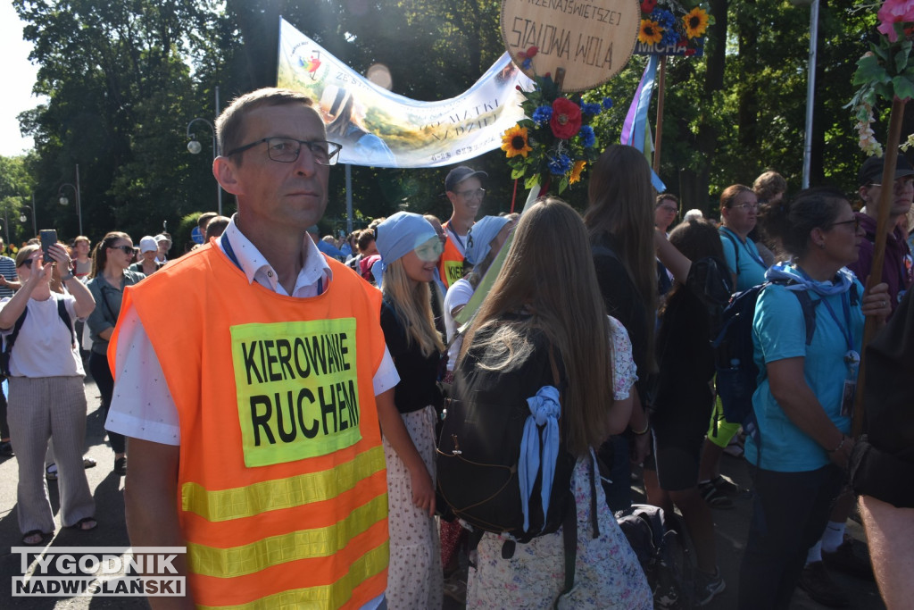 Wejście pielgrzymki na Jasną Górę