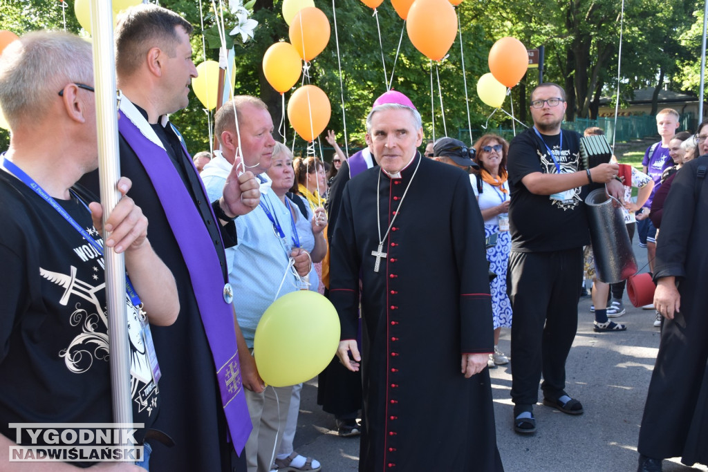Wejście pielgrzymki na Jasną Górę
