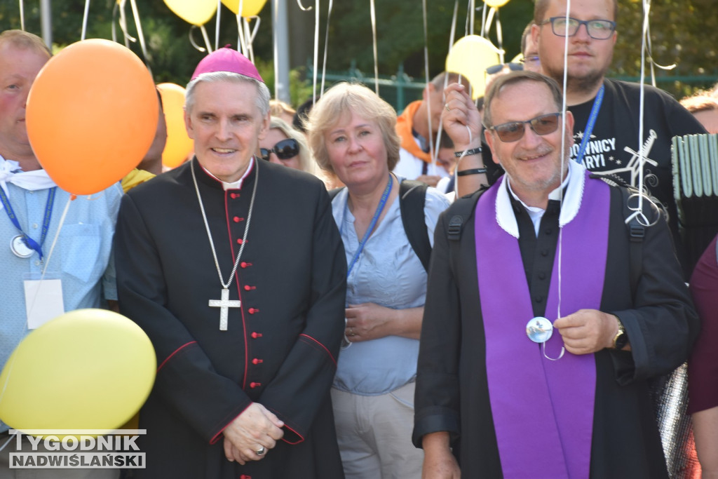 Wejście pielgrzymki na Jasną Górę