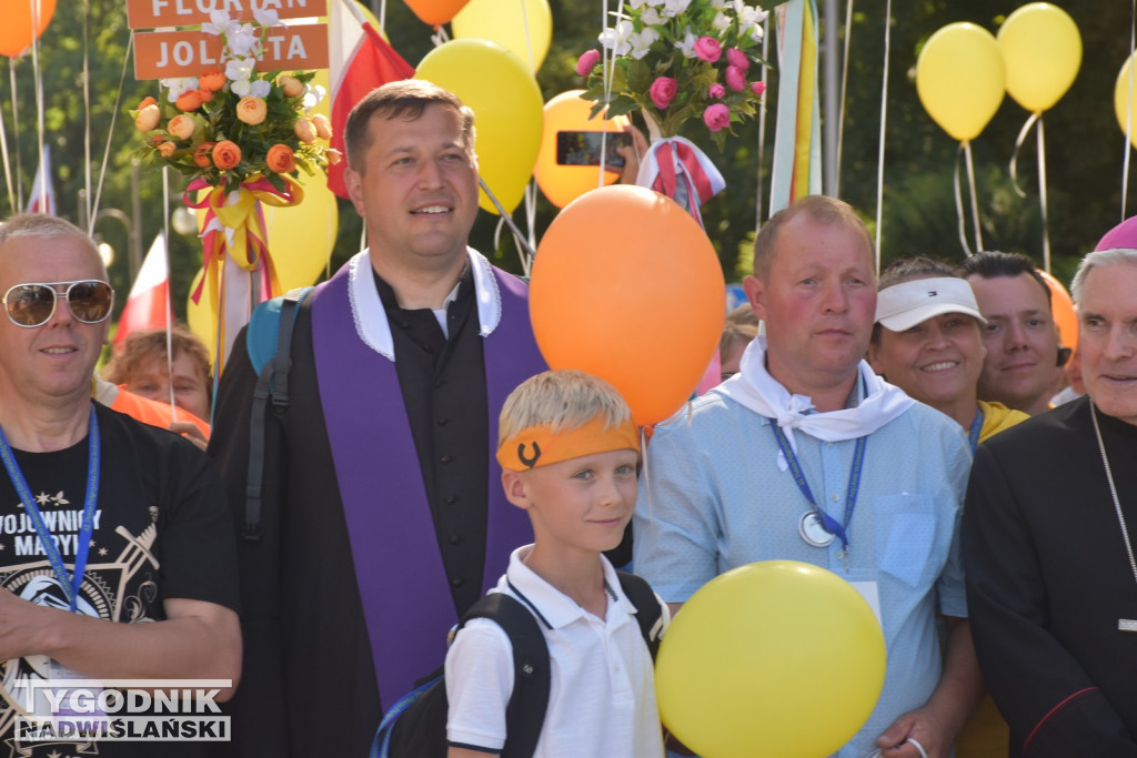 Wejście pielgrzymki na Jasną Górę