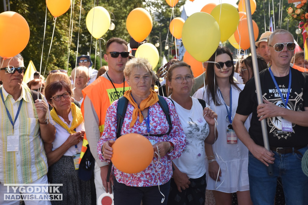 Wejście pielgrzymki na Jasną Górę