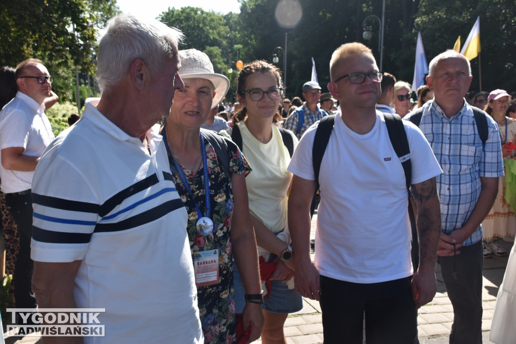 Wejście pielgrzymki na Jasną Górę