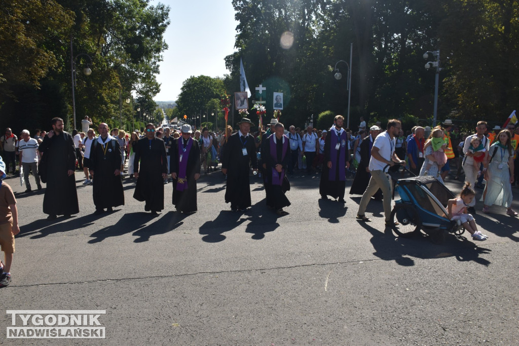 Wejście pielgrzymki na Jasną Górę