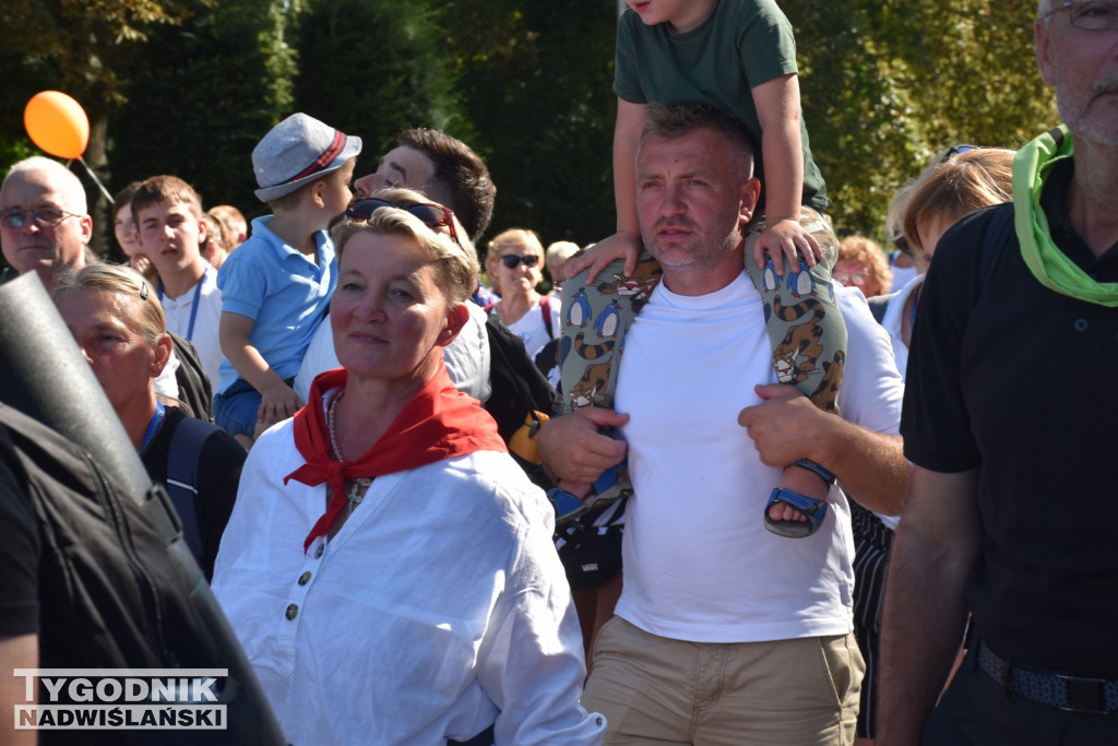 Wejście pielgrzymki na Jasną Górę
