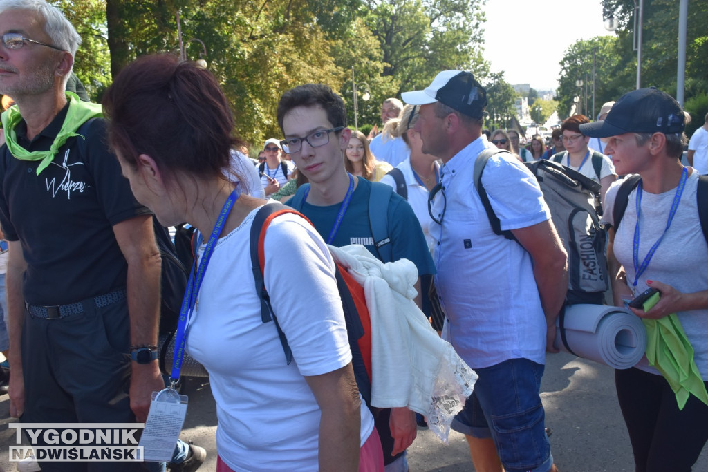 Wejście pielgrzymki na Jasną Górę