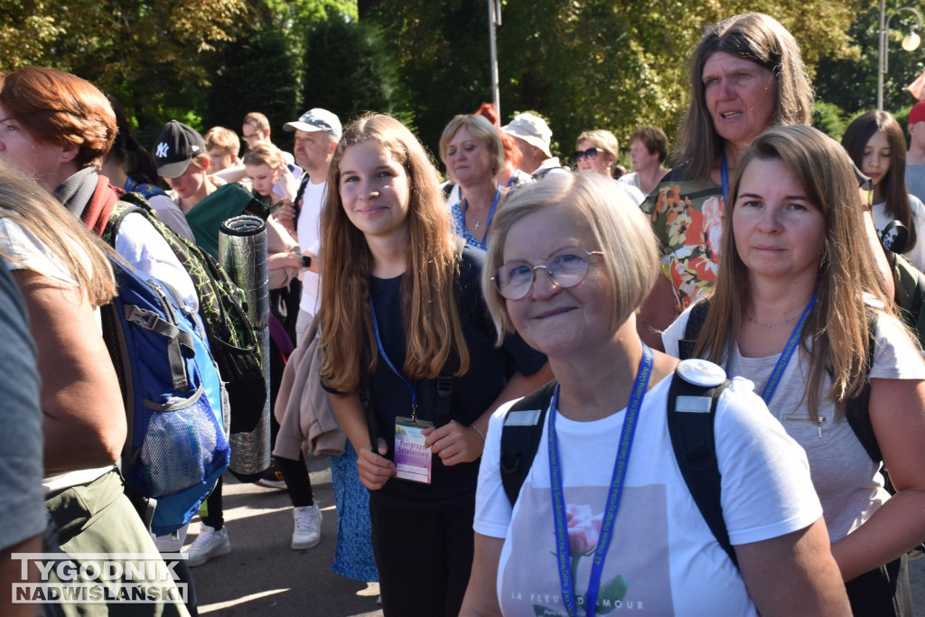 Wejście pielgrzymki na Jasną Górę