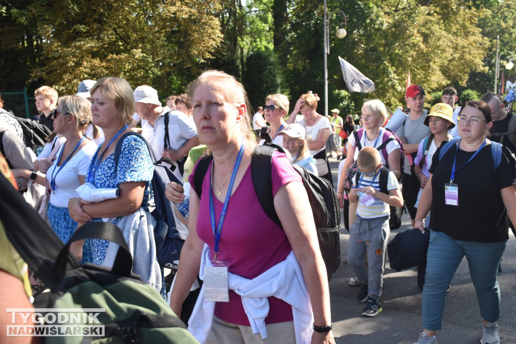 Wejście pielgrzymki na Jasną Górę
