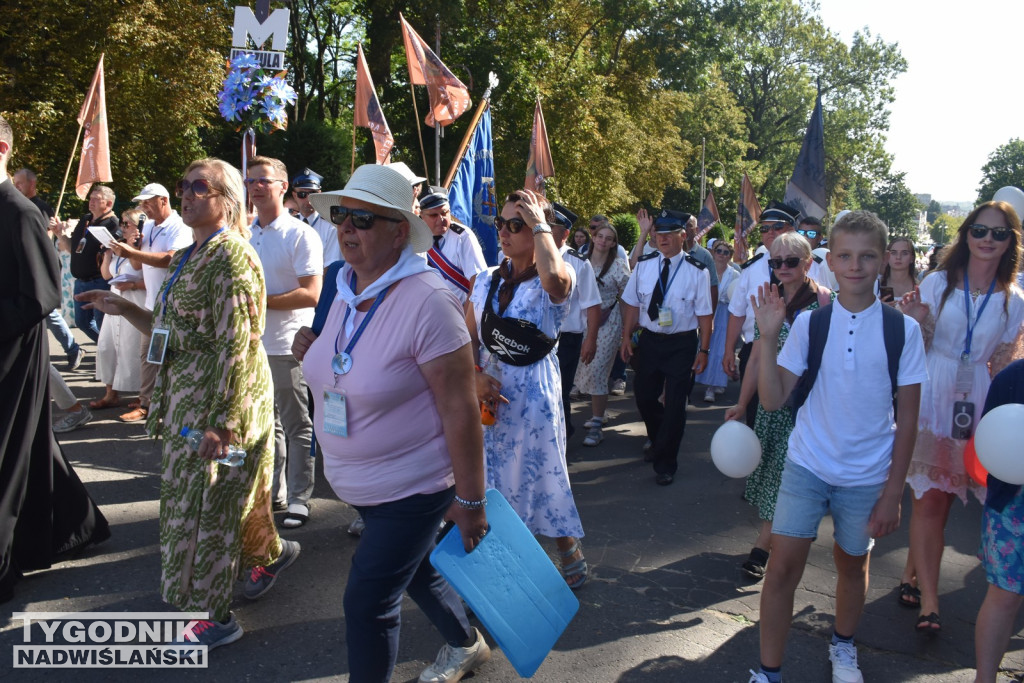 Wejście pielgrzymki na Jasną Górę