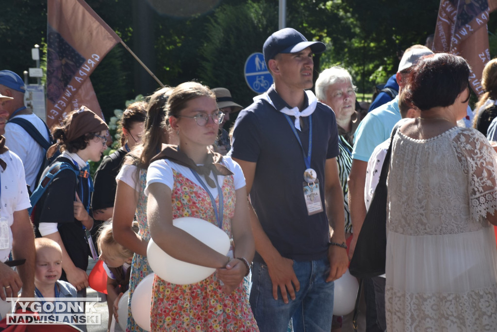 Wejście pielgrzymki na Jasną Górę