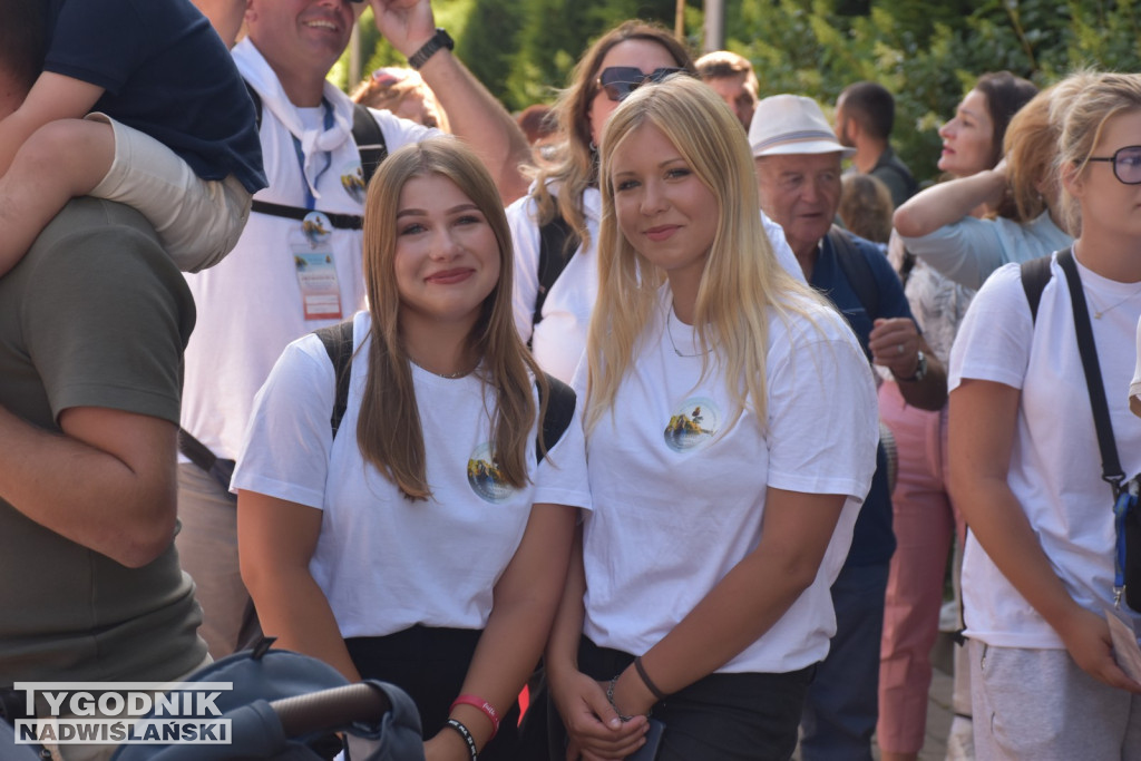 Wejście pielgrzymki na Jasną Górę
