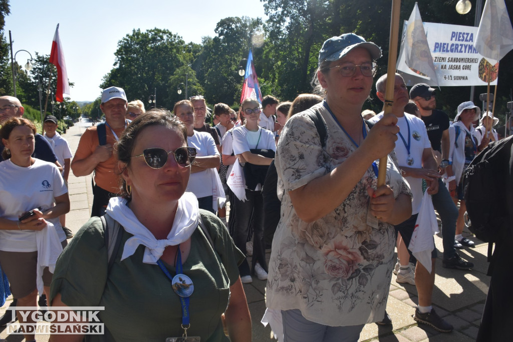 Wejście pielgrzymki na Jasną Górę