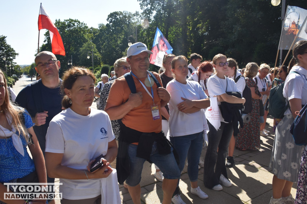 Wejście pielgrzymki na Jasną Górę