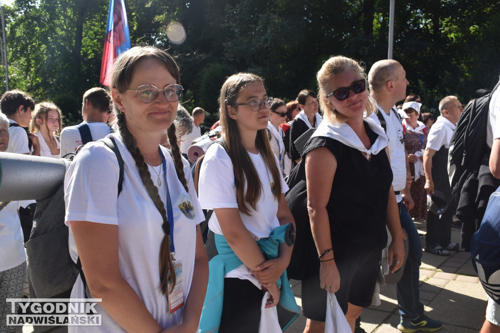 Wejście pielgrzymki na Jasną Górę