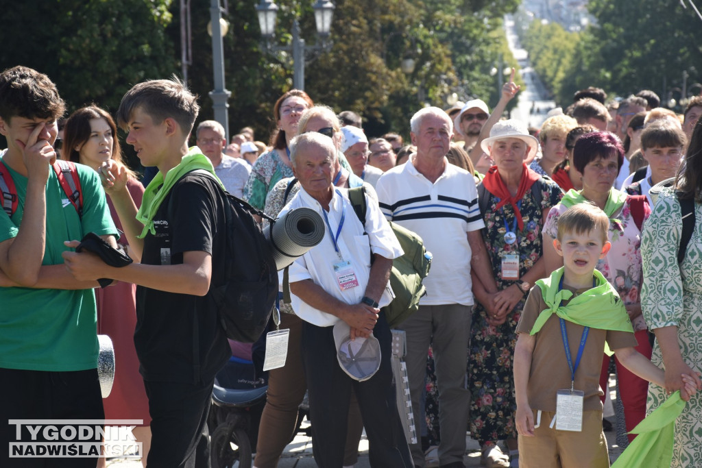 Wejście pielgrzymki na Jasną Górę
