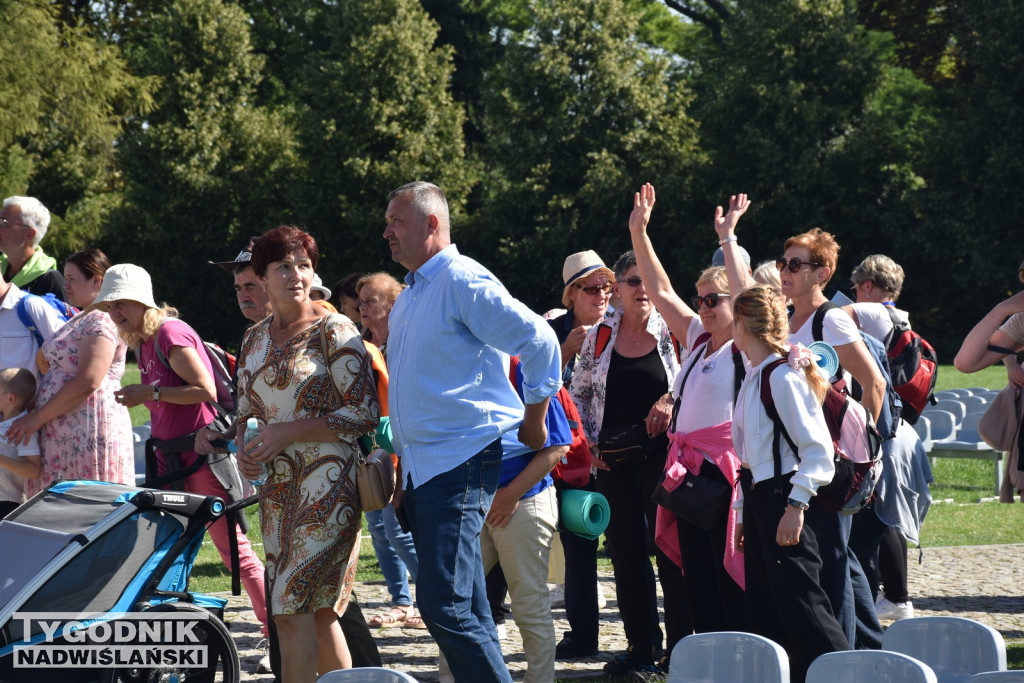 Wejście pielgrzymki na Jasną Górę
