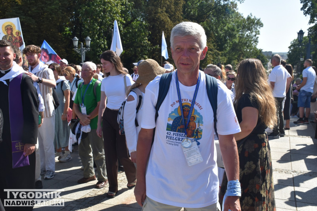 Wejście pielgrzymki na Jasną Górę