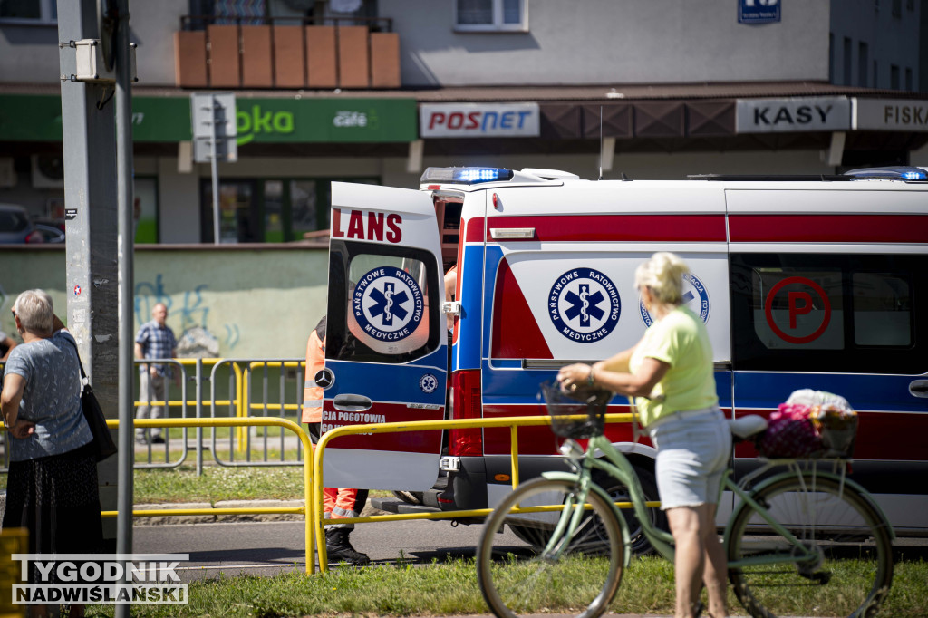 Wypadek naprzejściu dla pieszych. Do szpitala trafiła kobieta i jej 8-letni syn