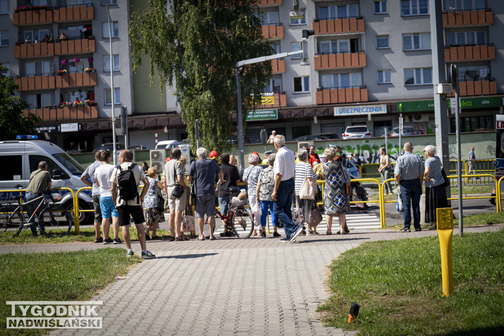 Wypadek naprzejściu dla pieszych. Do szpitala trafiła kobieta i jej 8-letni syn