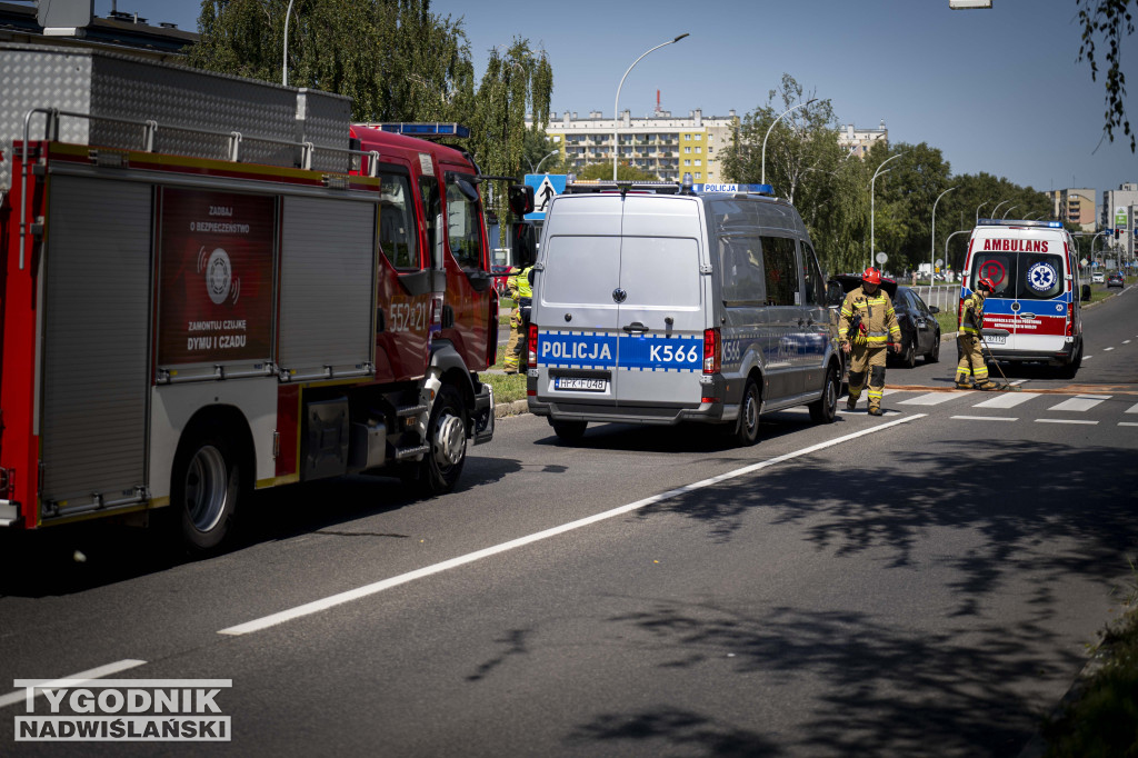 Wypadek naprzejściu dla pieszych. Do szpitala trafiła kobieta i jej 8-letni syn