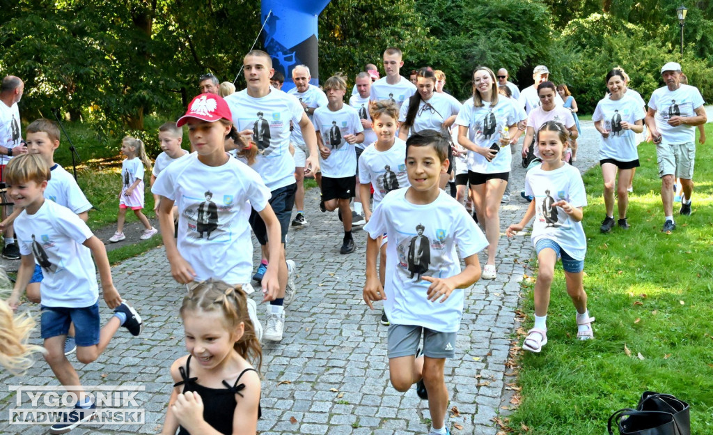 Patriotyczne bieganie 15 sierpnia w Tarnobrzegu