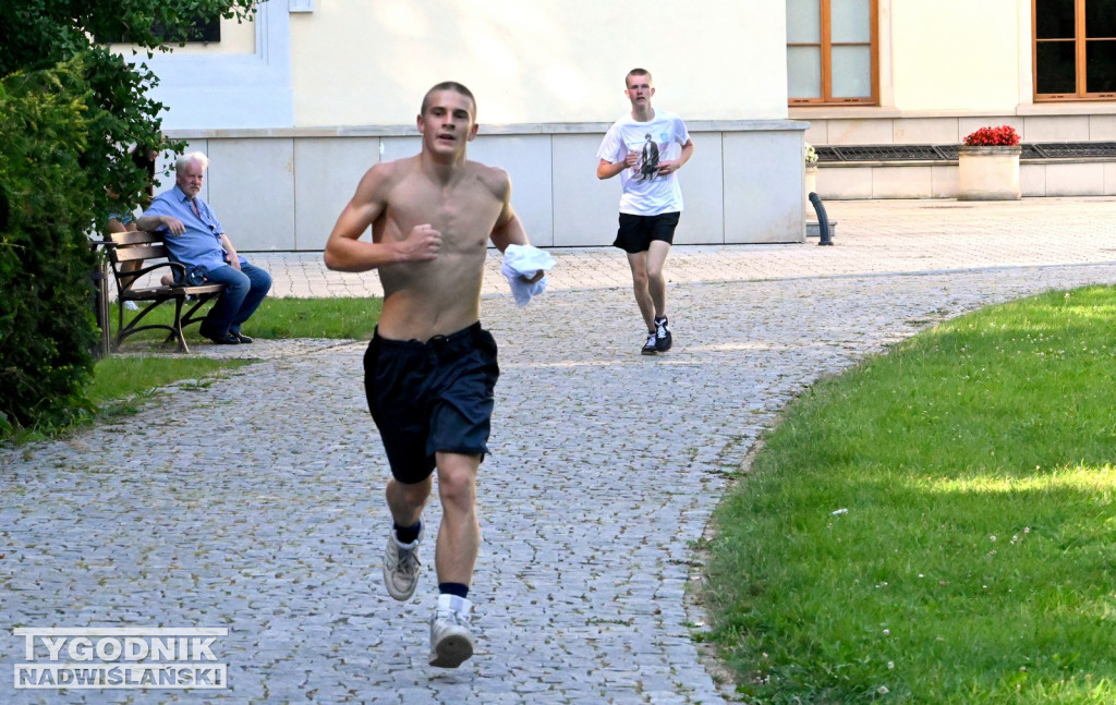 Patriotyczne bieganie 15 sierpnia w Tarnobrzegu