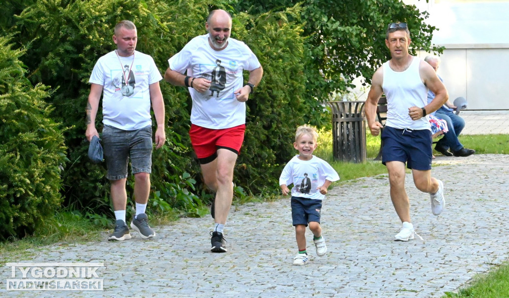 Patriotyczne bieganie 15 sierpnia w Tarnobrzegu