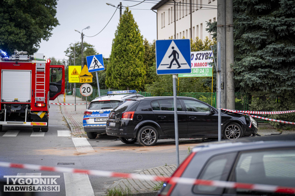 Radiowóz zderzył się w osobówką