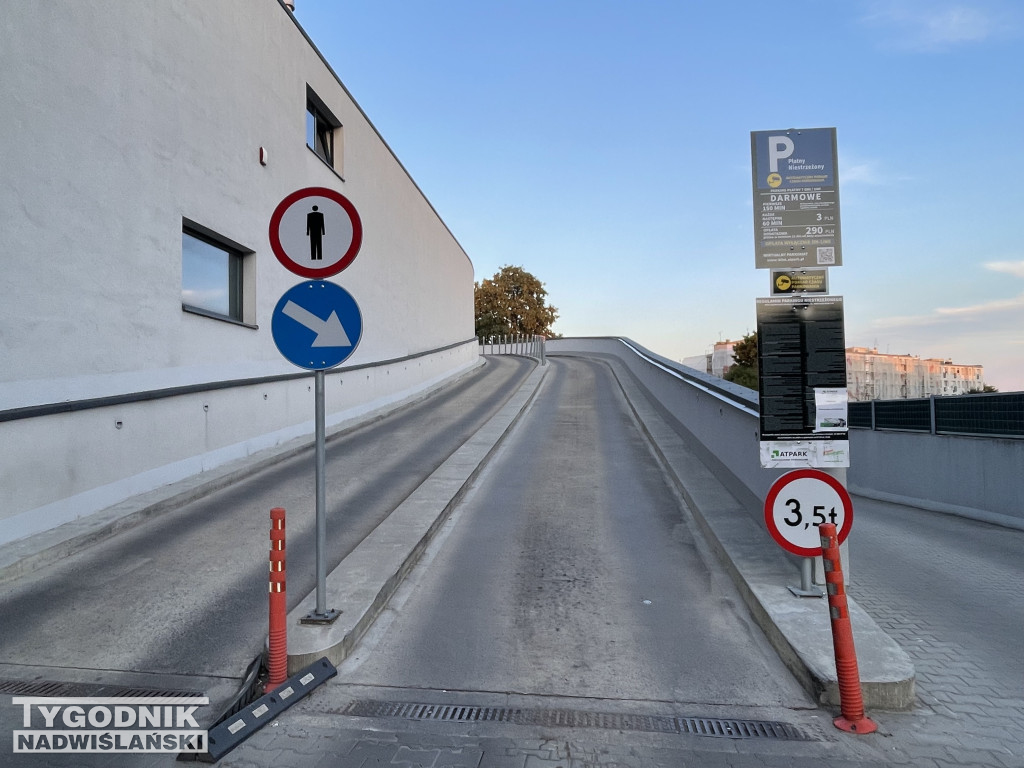 Parking Galerii Królewskiej w Sandomierzu