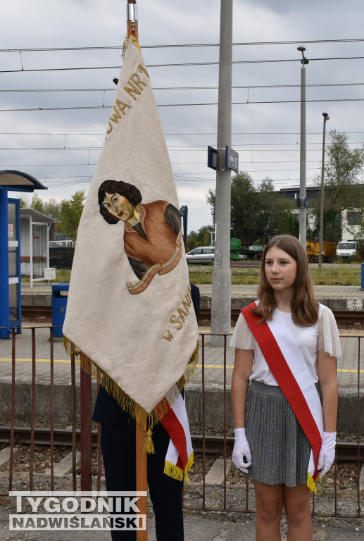 Uroczystość na dworcu kolejowym w Sandomierzu
