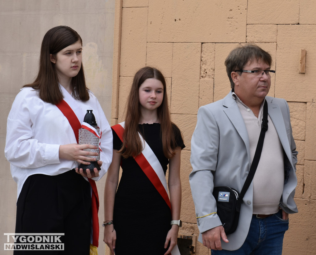 Uroczystość na dworcu kolejowym w Sandomierzu