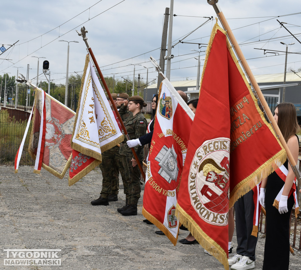 Uroczystość na dworcu kolejowym w Sandomierzu