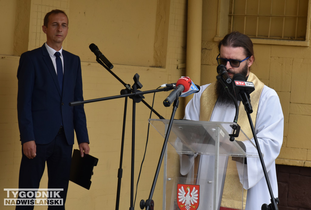 Uroczystość na dworcu kolejowym w Sandomierzu