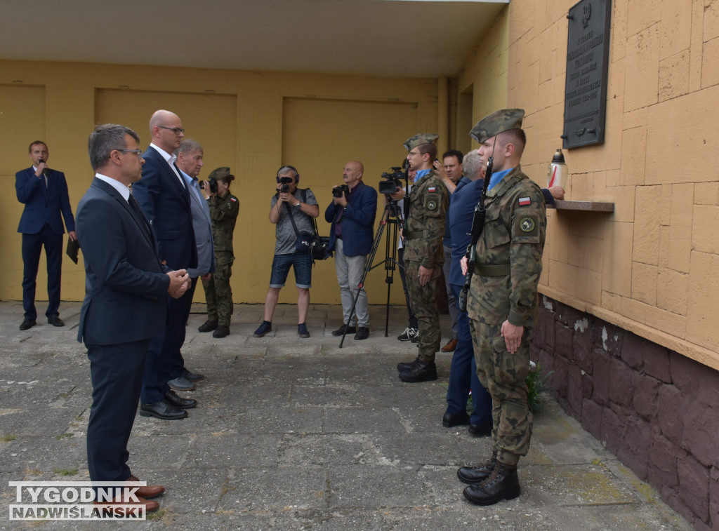 Uroczystość na dworcu kolejowym w Sandomierzu
