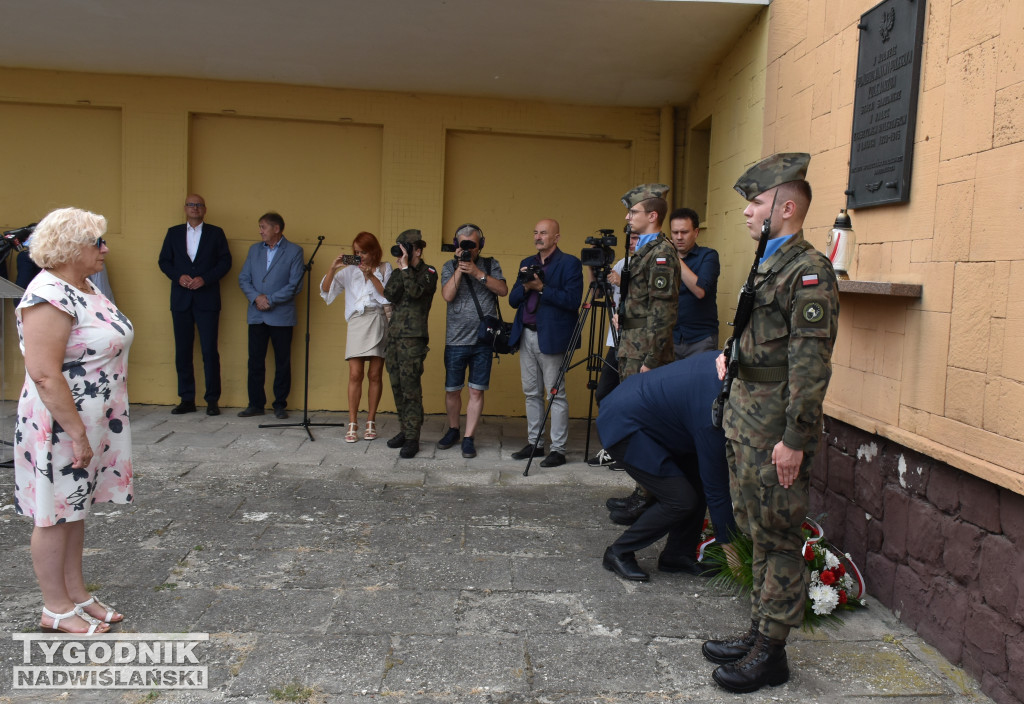 Uroczystość na dworcu kolejowym w Sandomierzu