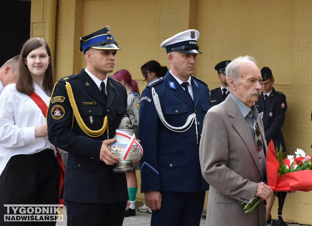 Uroczystość na dworcu kolejowym w Sandomierzu