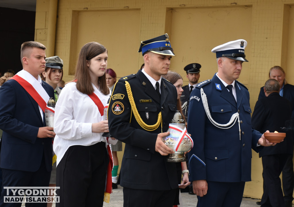Uroczystość na dworcu kolejowym w Sandomierzu