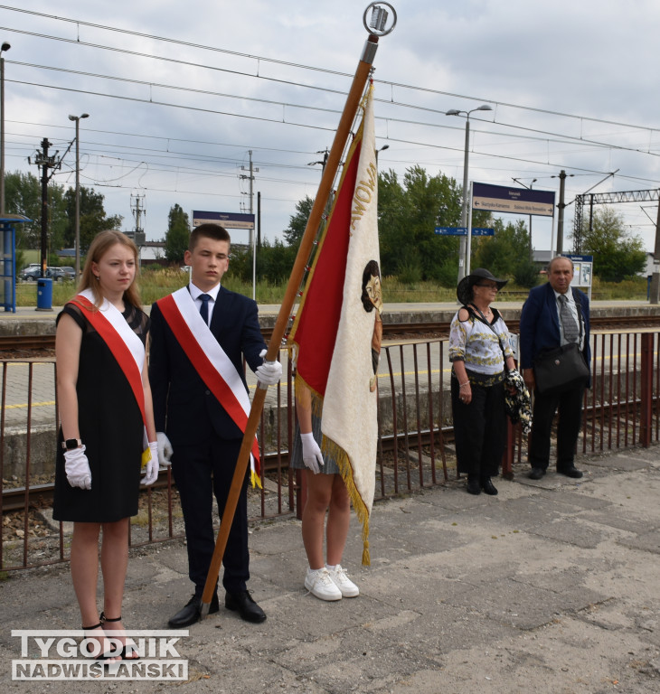 Uroczystość na dworcu kolejowym w Sandomierzu