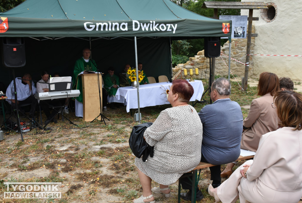 Otwarcie wyremontowanej baszty w N. Kicharach