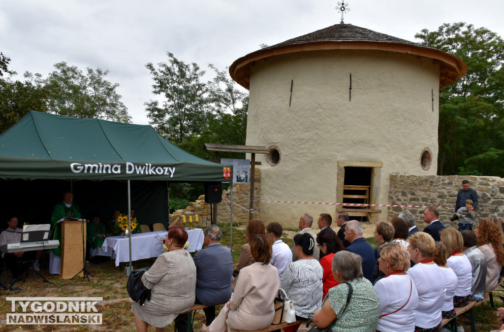 Otwarcie wyremontowanej baszty w N. Kicharach