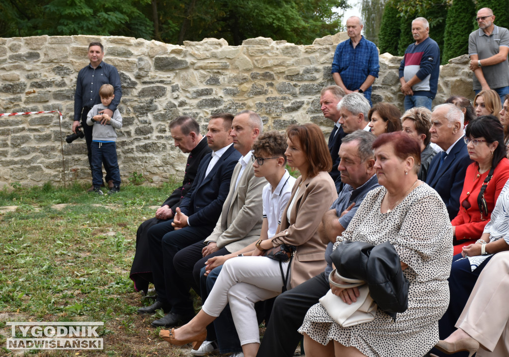 Otwarcie wyremontowanej baszty w N. Kicharach