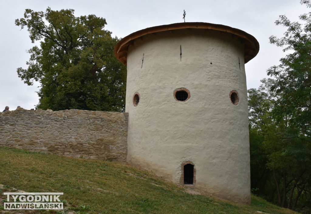 Otwarcie wyremontowanej baszty w N. Kicharach