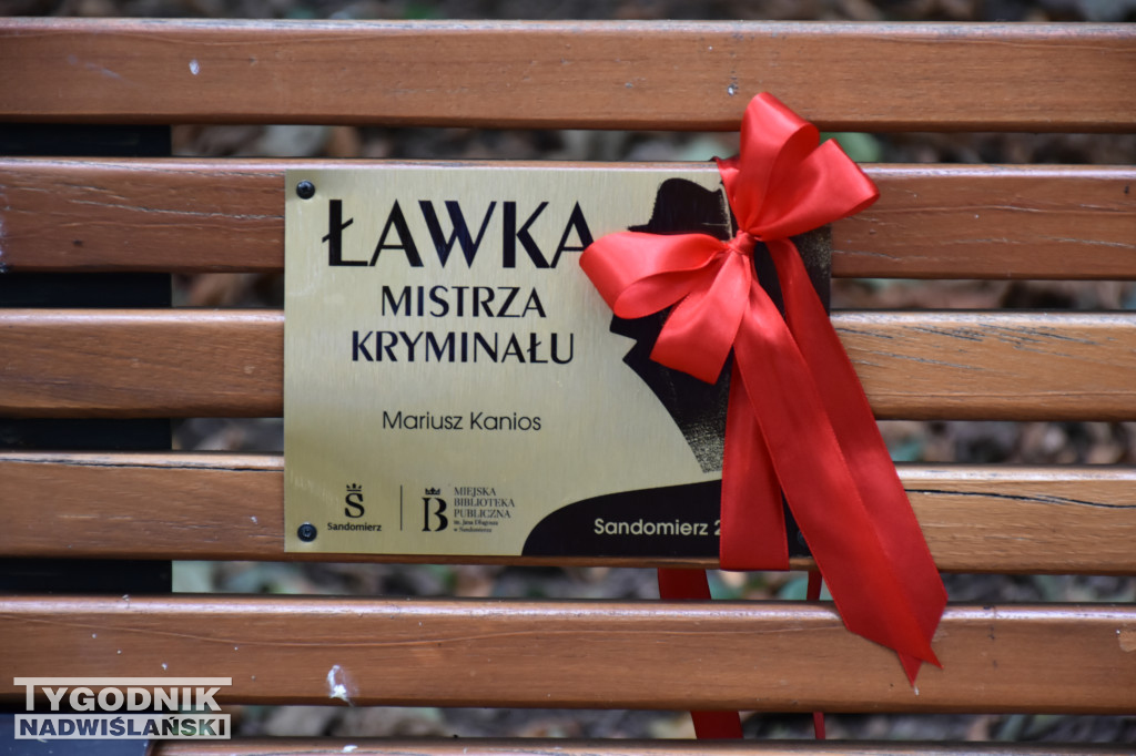 Ławki Mistrzów Kryminału w Sandomierzu