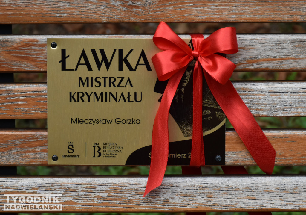Ławki Mistrzów Kryminału w Sandomierzu
