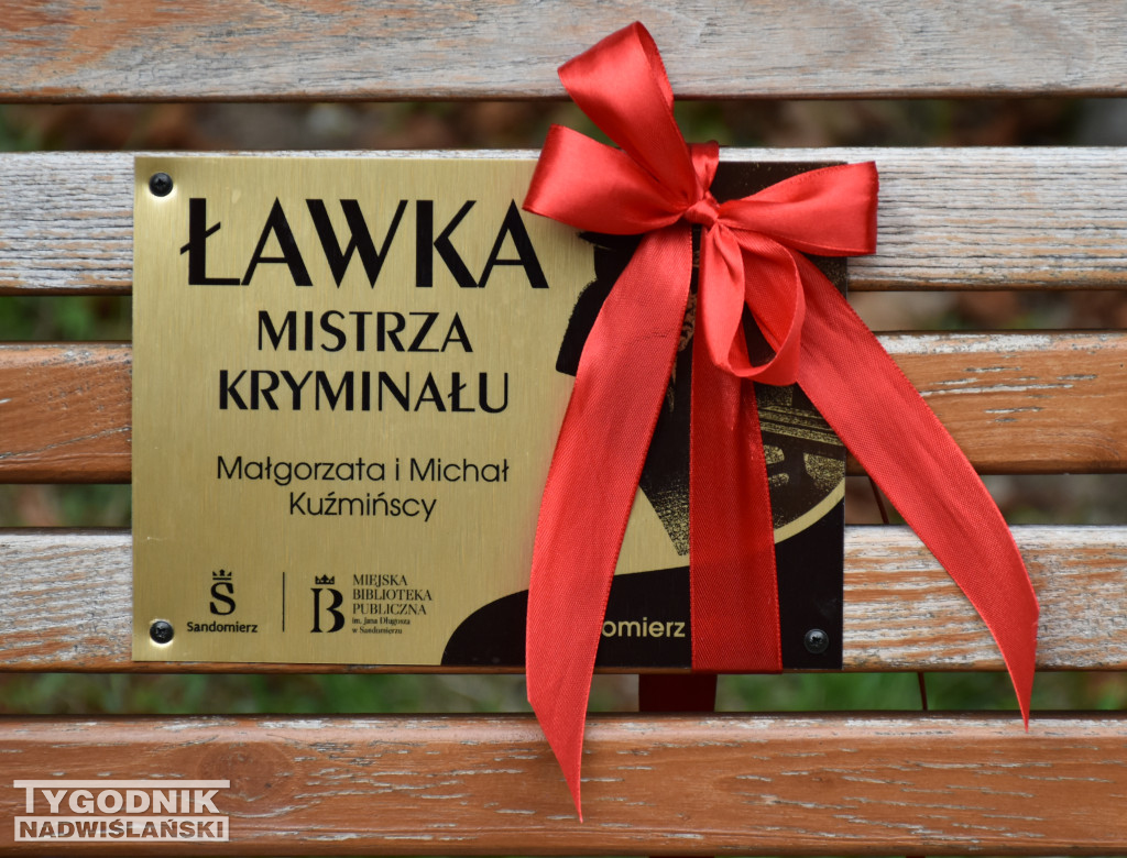 Ławki Mistrzów Kryminału w Sandomierzu