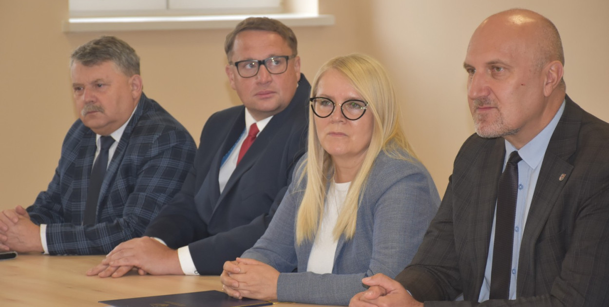 Podpisanie umowy na remont drogi wojewódzkiej w Ciszycy