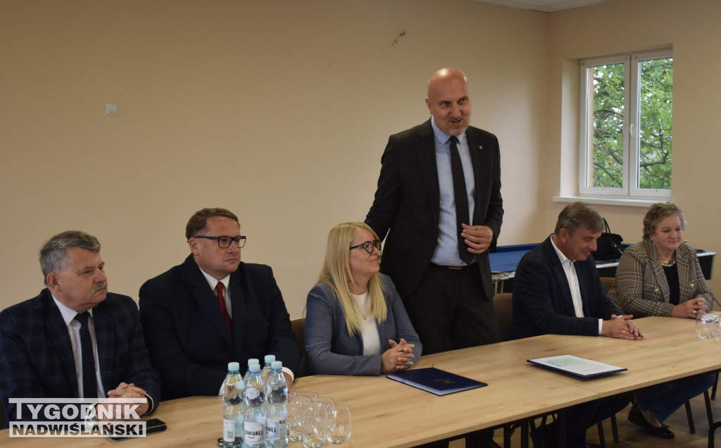 Podpisanie umowy na remont drogi wojewódzkiej w Ciszycy