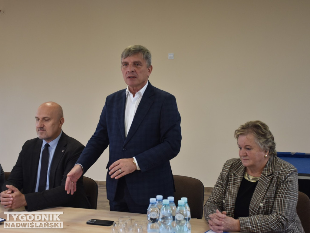 Podpisanie umowy na remont drogi wojewódzkiej w Ciszycy