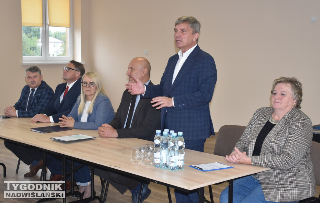 Podpisanie umowy na remont drogi wojewódzkiej w Ciszycy